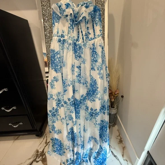 Elegant Blue Floral Strapless Dress - Picture 6 of 7
